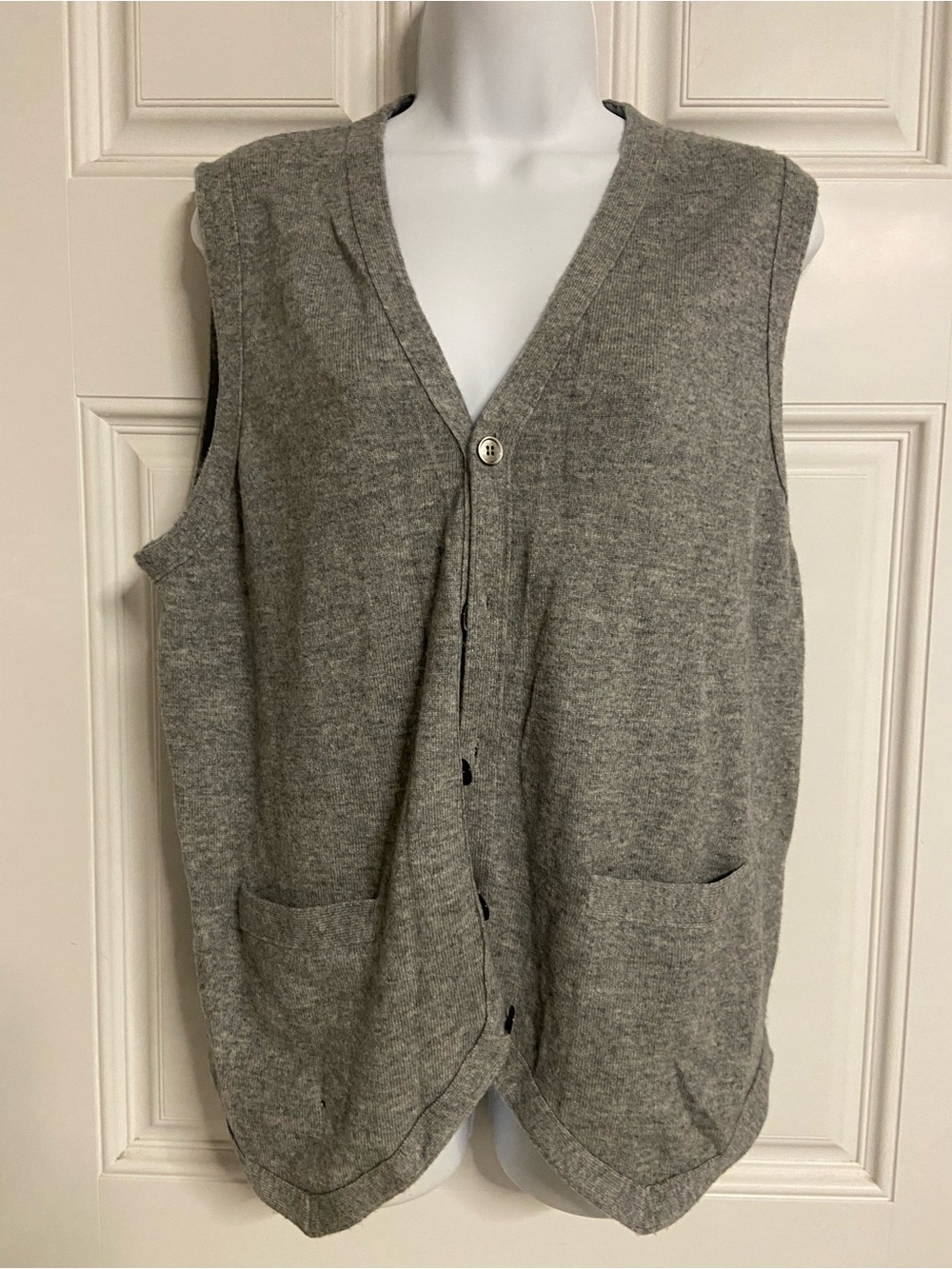 T44- PARRAMATTA Gray VIRGIN WOOL-CASHMERE Button Front ITALIAN Sweater Vest